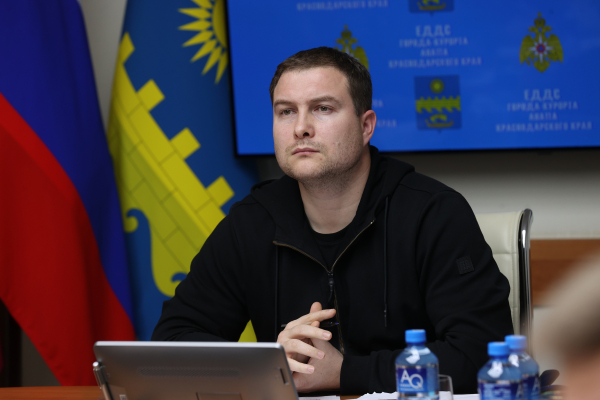 На пляжах Анапы за воскресенье собрали порядка 4 тысяч тонн загрязненного песка и грунта 