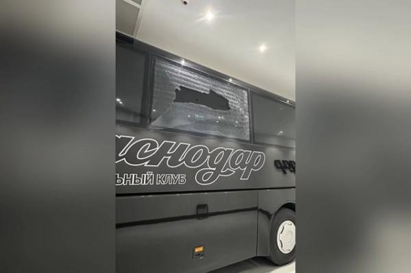 Полиция проверит инцидент с разбитым стеклом автобуса «Спартака»
Полиция проверит инцидент с разбитым стеклом автобуса «Спартака»