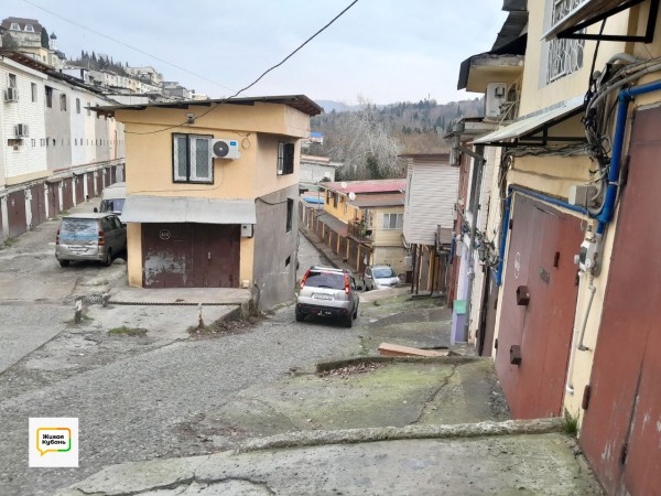 Параллельный мир: в Сочи продаются более 300 строений под названием «жилой гараж»
Параллельный мир: в Сочи продаются более 300 строений под названием «жилой гараж»