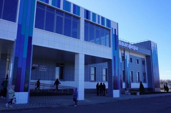 
В Павловской открыли новый спорткомплекс с бассейном    