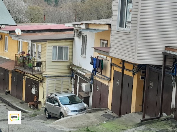 Параллельный мир: в Сочи продаются более 300 строений под названием «жилой гараж»
Параллельный мир: в Сочи продаются более 300 строений под названием «жилой гараж»