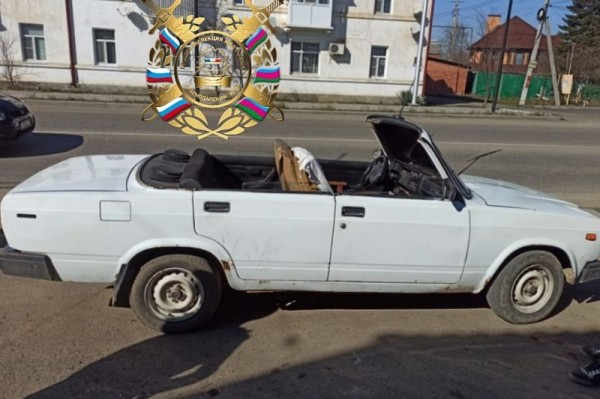 
На Кубани водитель переделал ВАЗ в кабриолет с деревянными креслами                     
