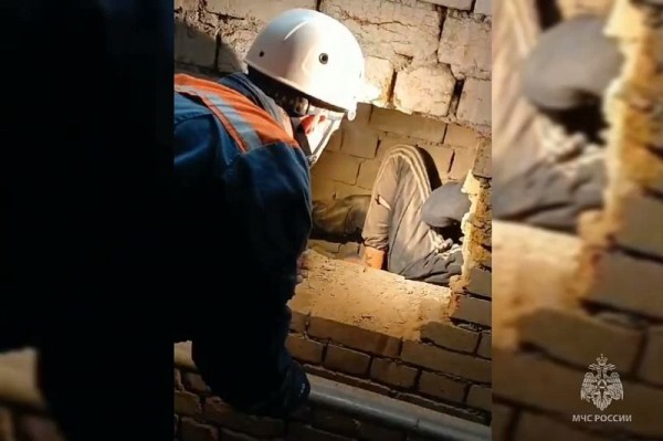 Трое суток в подземелье. В Сочи девушка застряла между двумя стенами в доме
Трое суток в подземелье. В Сочи девушка застряла между двумя стенами в доме