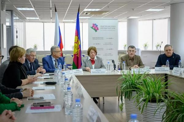 
&laquo;Все идет по закону&raquo;: эксперты прокомментировали завершение этапа регистрации кандидатов на выборах президента РФ                    