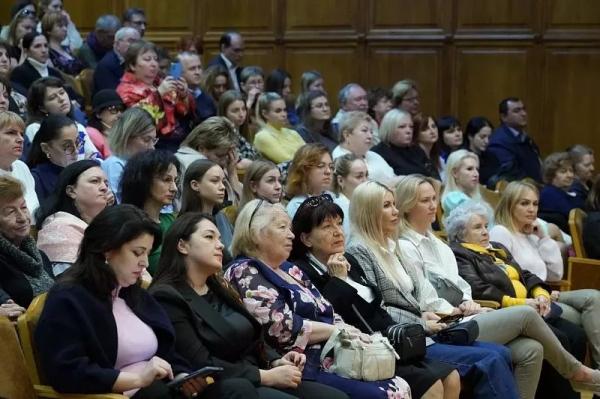 Зимний международный фестиваль искусств стартовал в Сочи
Зимний международный фестиваль искусств стартовал в Сочи