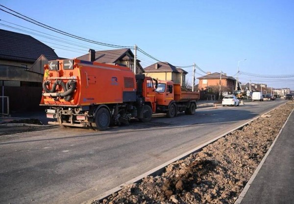 Пока сделают только одну дорогу: власти Краснодара обратили внимание на поселок Российский
Пока сделают только одну дорогу: власти Краснодара обратили внимание на поселок Российский