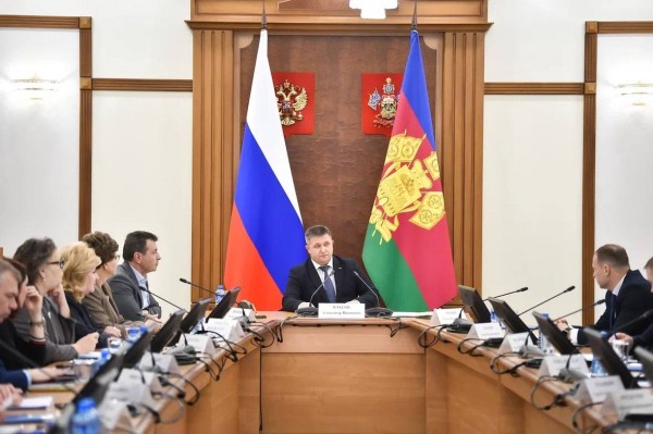 Александр Власов провел расширенное заседание антинаркотической комиссии