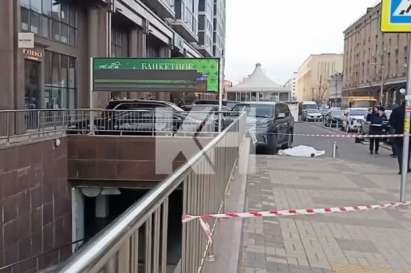 Момент убийства бывшего владельца ночного клуба в центре Краснодара попал на видео
Момент убийства бывшего владельца ночного клуба в центре Краснодара попал на видео