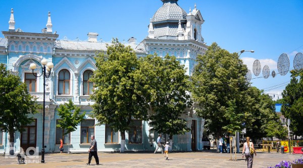 В Краснодаре покажут моноспектакль про Маяковского и его женщин В Краснодаре покажут моноспектакль про Маяковского и его женщин
