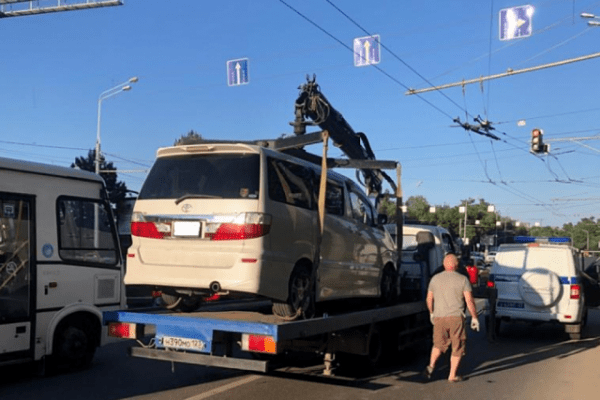 
В Краснодаре за первый день работы эвакуаторы увезли на спецстоянку 18 авто    