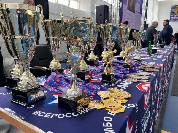 В Курганинске стартовал межрегиональный турнир по самбо