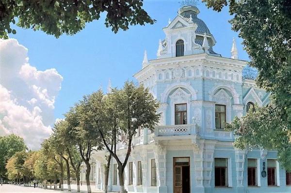 Губернатор Вениамин Кондратьев поздравил коллектив Краевого художественного музея имени Коваленко со 120-летним юбилеем
Губернатор Вениамин Кондратьев поздравил коллектив Краевого художественного музея имени Коваленко со 120-летним юбилеем