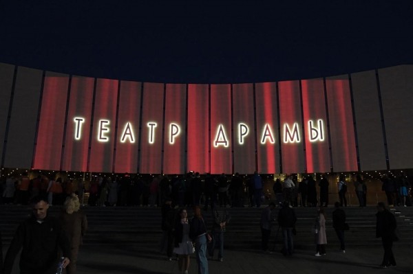 
В Краснодаре презентовали обновленный фасад театра Драмы                     