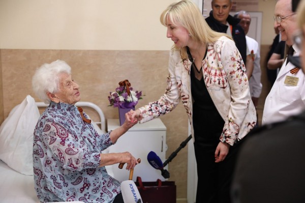 Анна Минькова поздравила с наступающим Днем Победы пациентов краевого госпиталя для ветеранов войн Анна Минькова поздравила с наступающим Днем Победы пациентов краевого госпиталя для ветеранов войн