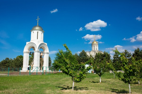 Благотворительный фонд построил звонницу храма в хуторе Аргатов Краснодарского края и провел мастер-класс по колокольному звону Благотворительный фонд построил звонницу храма в хуторе Аргатов Краснодарского края и провел мастер-класс по колокольному звону