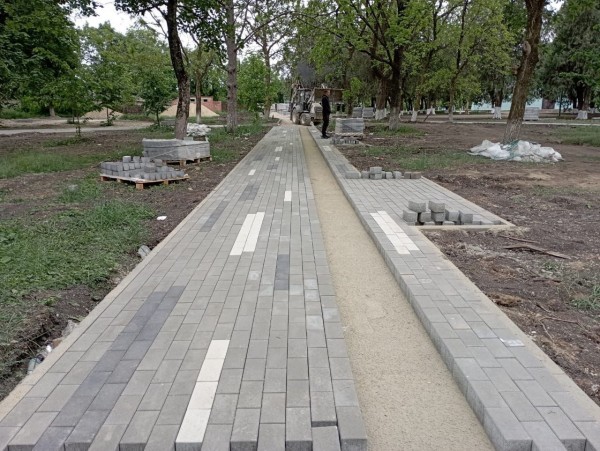 В Курганинском районе благоустраивают зеленую зону