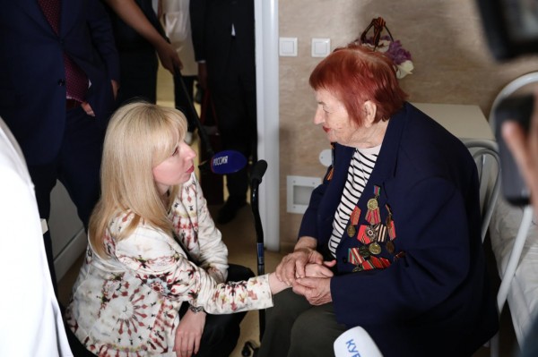Анна Минькова поздравила с наступающим Днем Победы пациентов краевого госпиталя для ветеранов войн Анна Минькова поздравила с наступающим Днем Победы пациентов краевого госпиталя для ветеранов войн