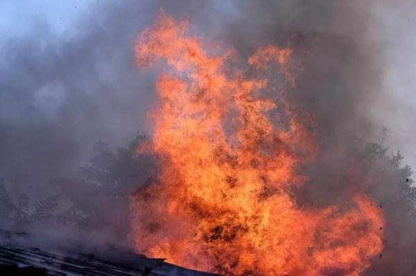 
На Кубани при пожаре в частном доме погибла 11-летняя девочка                    