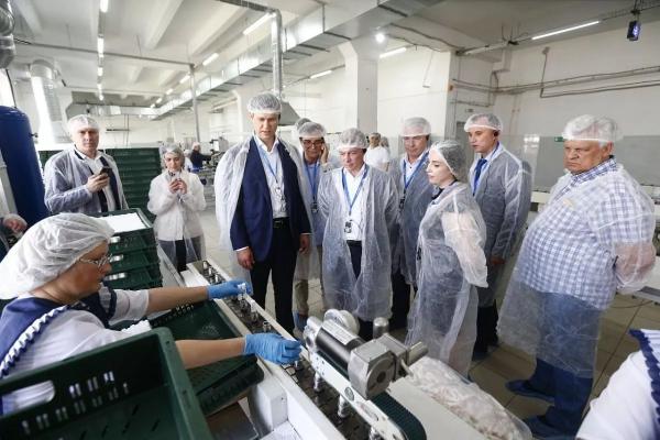 Председатель комитета Госдумы РФ и министр экономики Краснодарского края посетили предприятие-участника нацпроекта «Производительность труда»
Председатель комитета Госдумы РФ и министр экономики Краснодарского края посетили предприятие-участника нацпроекта «Производительность труда»