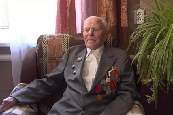 Вениамин Кондратьев поздравил с Днем Победы 105-летнего ветерана
Вениамин Кондратьев поздравил с Днем Победы 105-летнего ветерана