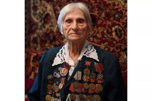 Вениамин Кондратьев поздравил со 100-летием ветерана Великой Отечественной войны
Вениамин Кондратьев поздравил со 100-летием ветерана Великой Отечественной войны