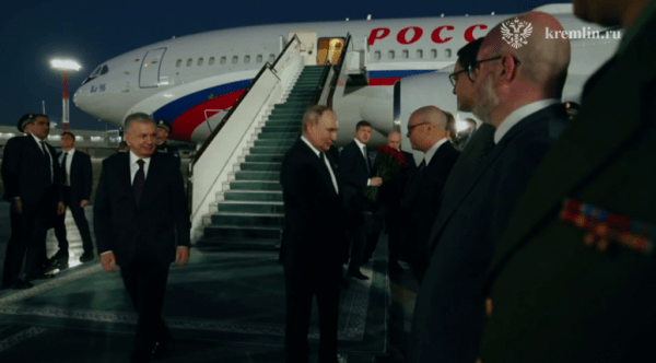 Владимир Путин прилетел с государственным визитом в Узбекистан Владимир Путин прилетел с государственным визитом в Узбекистан