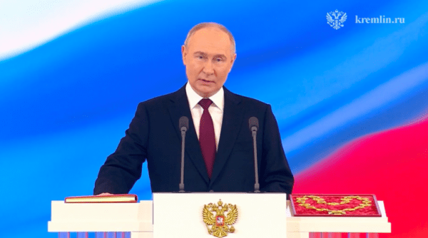 Владимир Путин вступил в должность президента Российской Федерации Владимир Путин вступил в должность президента Российской Федерации