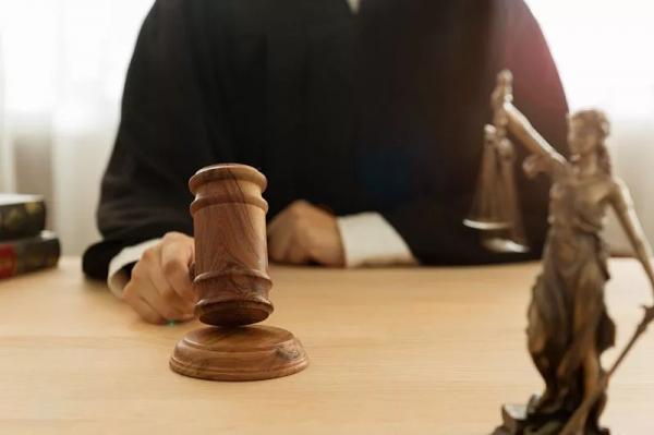 Житель Калининского района обвинил своего работодателя в вымогательстве и получил «путевку» в суд
Житель Калининского района обвинил своего работодателя в вымогательстве и получил «путевку» в суд