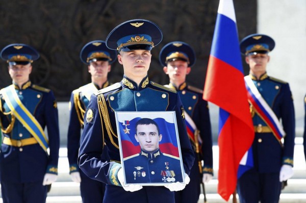 Александр Власов передал &laquo;Золотую Звезду&raquo; Героя России родственникам погибшего казака-военнослужащего