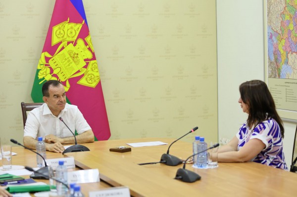 Вениамин Кондратьев поручил помочь многодетной семье из Северского района с земельным участком