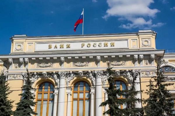 
Центробанк рассказал, как будет устанавливать официальные курсы доллара и евро                    