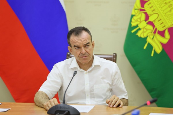 Вениамин Кондратьев поручил помочь многодетной семье из Северского района с земельным участком