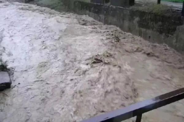Дожди могут спровоцировать подъем уровня воды в реках Краснодарского края
Дожди могут спровоцировать подъем уровня воды в реках Краснодарского края