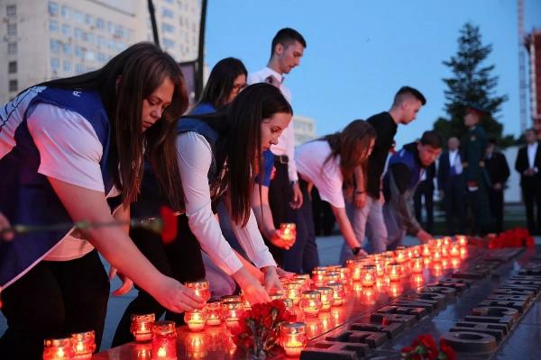 Глава Кубани Вениамин Кондратьев почтил минутой молчания память погибших в Великой Отечественной войне
Глава Кубани Вениамин Кондратьев почтил минутой молчания память погибших в Великой Отечественной войне