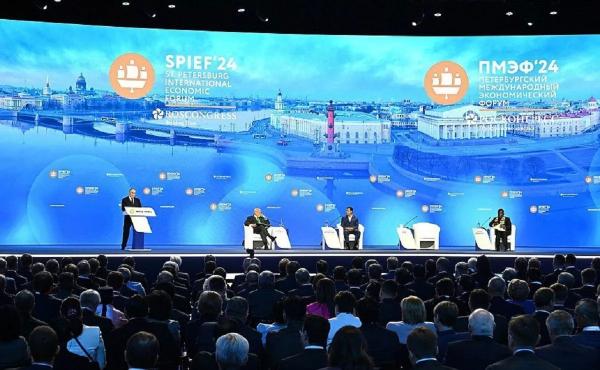 
Глава Кубани Вениамин Кондратьев принял участие в пленарной сессии ПМЭФ                    