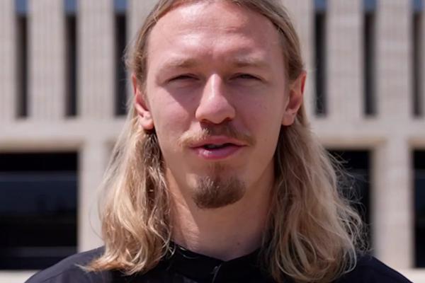 «Я не могу говорить «прощай»: Матвей Сафонов записал видеообращение на фоне стадиона ФК «Краснодар»
«Я не могу говорить «прощай»: Матвей Сафонов записал видеообращение на фоне стадиона ФК «Краснодар»