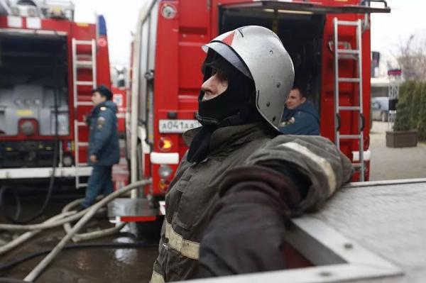 
После атаки беспилотников загорелась нефтебаза в Адыгее                    