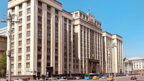  В Госдуме хотят сократить рабочую неделю для матерей двух и более детей 