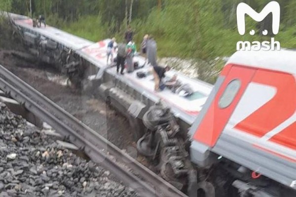 В Коми сошел с рельсов пассажирский поезд Воркута – Новороссийск В Коми сошел с рельсов пассажирский поезд Воркута – Новороссийск