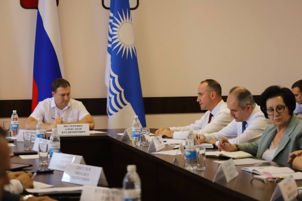 По поручению губернатора Александр Нестеренко проверил темпы строительства социальных объектов в Геленджике