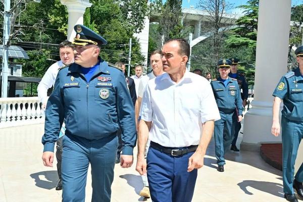 Губернатор края Вениамин Кондратьев и глава МЧС РФ Александр Куренков провели совещание в рамках рабочей поездки в Сочи
Губернатор края Вениамин Кондратьев и глава МЧС РФ Александр Куренков провели совещание в рамках рабочей поездки в Сочи