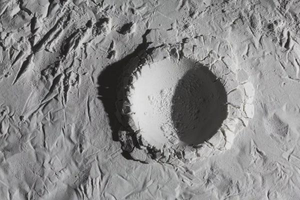 
Ученые обнаружили на Луне пещеру, которая могла бы стать базой для человека                    