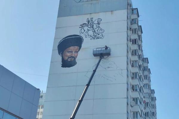 В Краснодаре на фасаде многоэтажки создают мурал с портретом погибшего на СВО казака
В Краснодаре на фасаде многоэтажки создают мурал с портретом погибшего на СВО казака