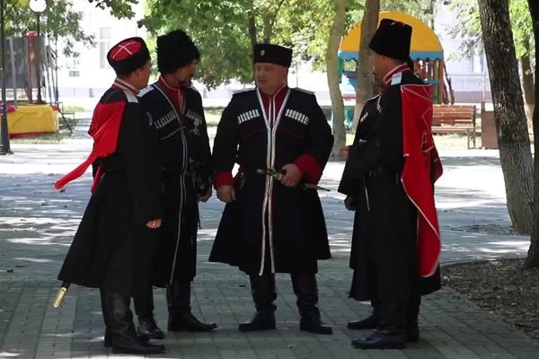 Вениамин Кондратьев поздравил жителей Кубани с 232-летием высадки казаков на Таманский полуостров
Вениамин Кондратьев поздравил жителей Кубани с 232-летием высадки казаков на Таманский полуостров