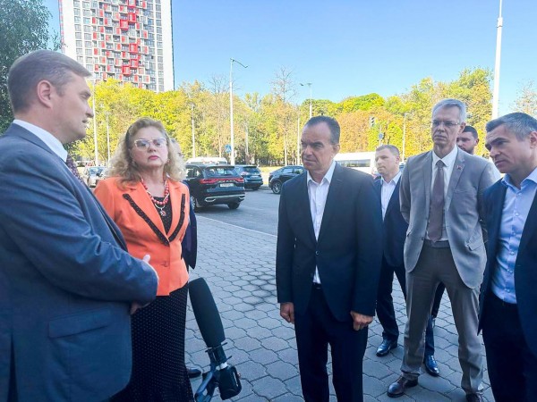 Вениамин Кондратьев встретился с руководством компании «Белгипродор» в Минске Вениамин Кондратьев встретился с руководством компании «Белгипродор» в Минске