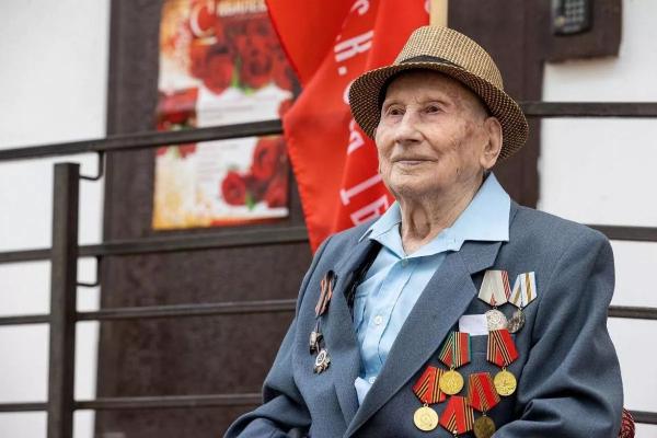 Губернатор Кубани Вениамин Кондратьев поздравил с днем рождения ветерана Великой Отечественной войны из Анапы
Губернатор Кубани Вениамин Кондратьев поздравил с днем рождения ветерана Великой Отечественной войны из Анапы