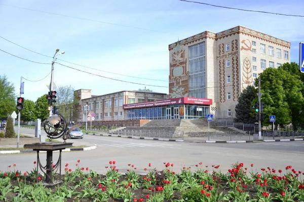 
Губернатор Вениамин Кондратьев поздравил со столетием Ленинградский район                    