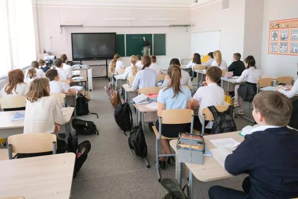 
Минпросвещения предложило ввести языковую проверку для детей мигрантов                    