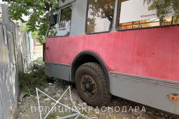 
Уголовное дело возбуждено после ДТП с троллейбусом в Краснодаре                     