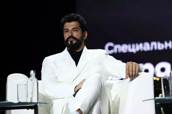 
Звезда турецких сериалов Бурак Озчивит выступит в Сочи                    